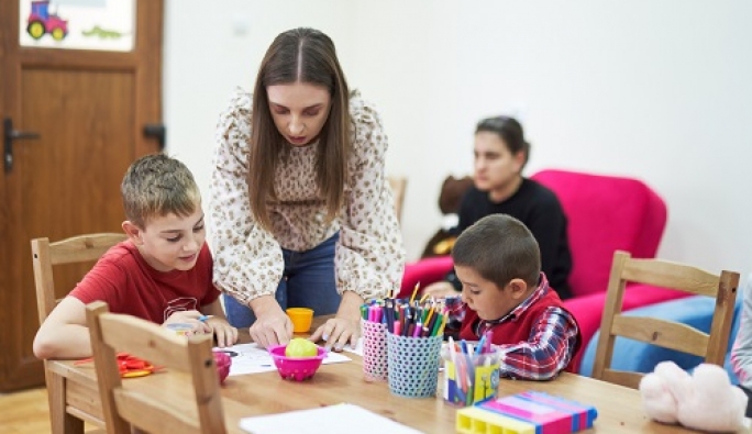 Un nou set de instrumente educaționale a fost lansat în sprijinul profesorilor din România